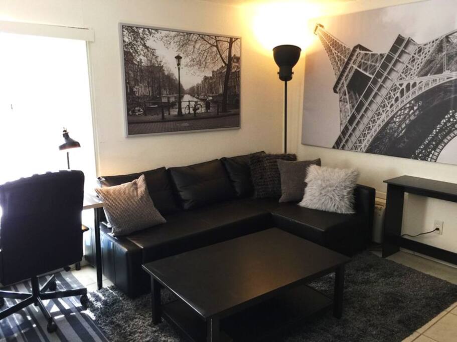 Livingroom couch and coffee table with workspace to the left