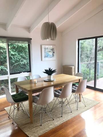 Nestled above the tree tops – 800m to beach gallery image 4