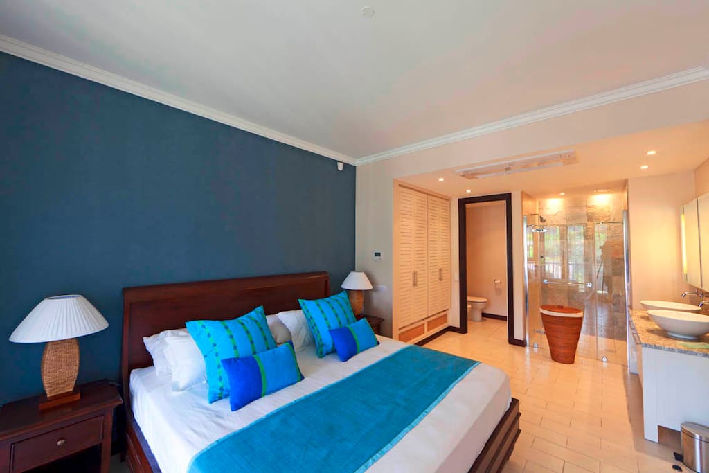 Bedroom & Ensuite Bathroom