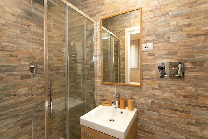 piazza del popolo glamour suite gallery image 3