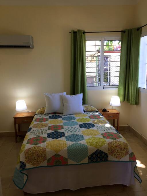 Habitacion 1 con cama matrimoniial. Se puede agregar cuna para bebe