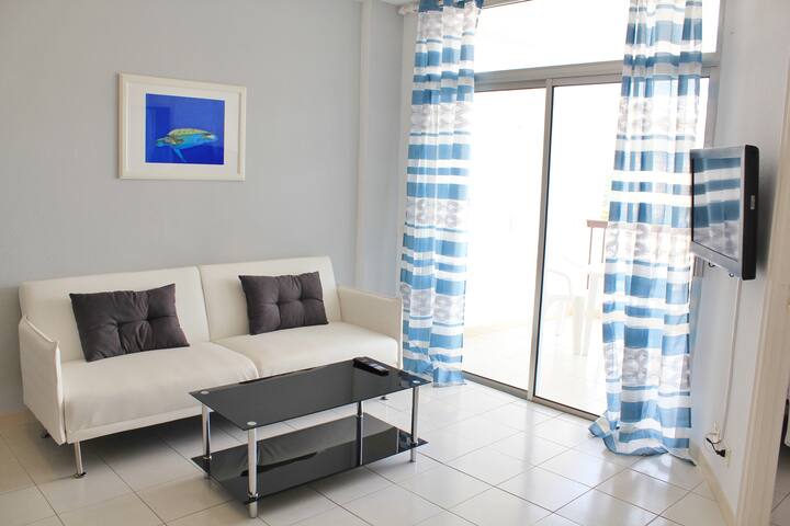 Bonito apto. Los Cristianos, vistas al mar y playa