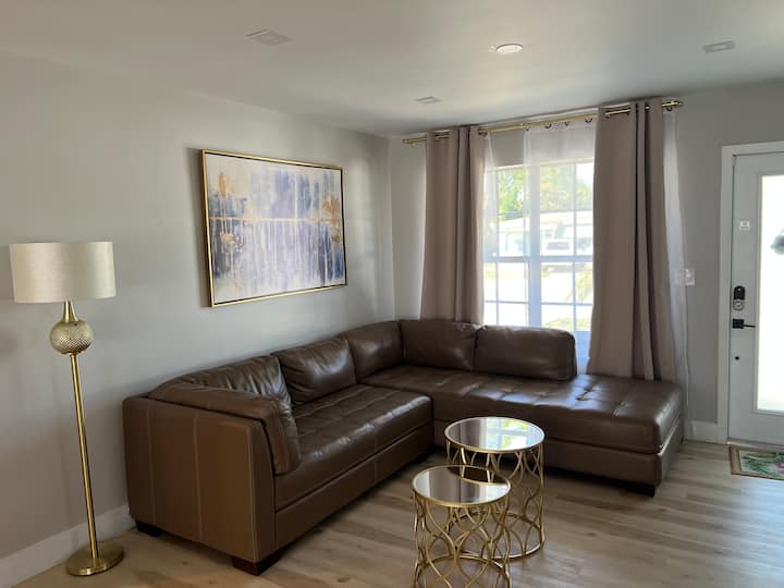 Endless Summer Pool House (Heated Pool) - North Miami, FL