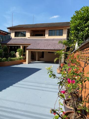 5 Bdrm Garden Home in Heart of Bangkok gallery image 3