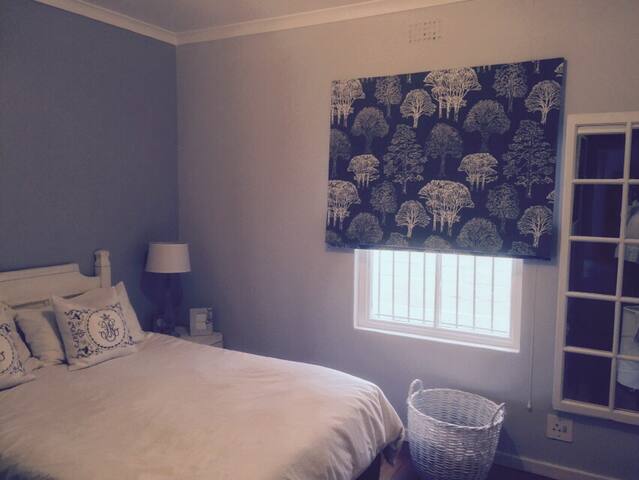 2 Bedroom House in Observatory Cape Town gallery image 4