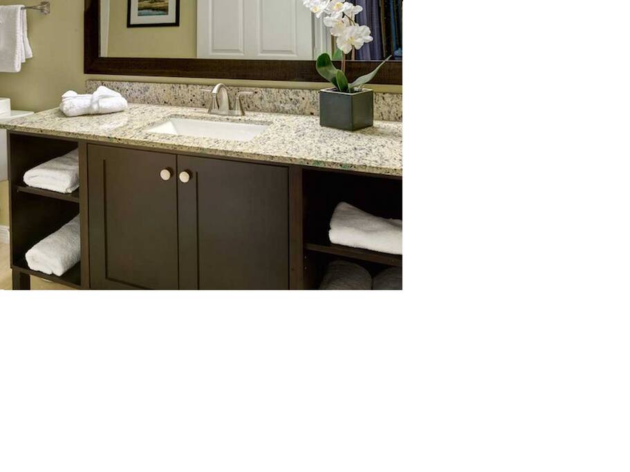 2nd Full Bathroom located directly outside of 2nd Bedroom