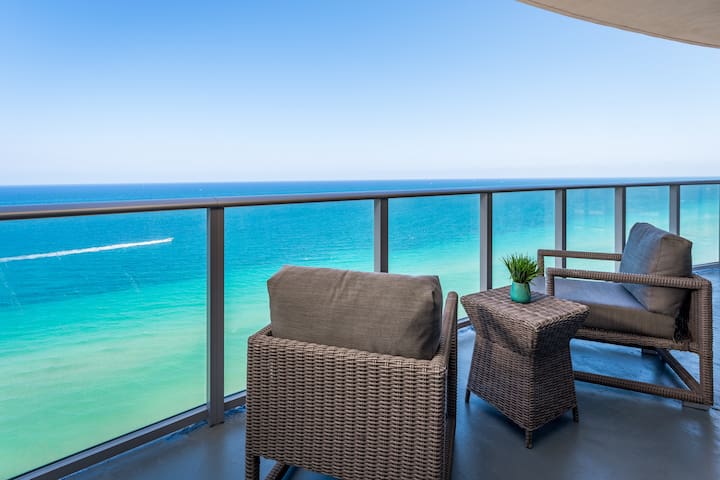 OceanFront 3BR w/ StunningViews & Private Elevator