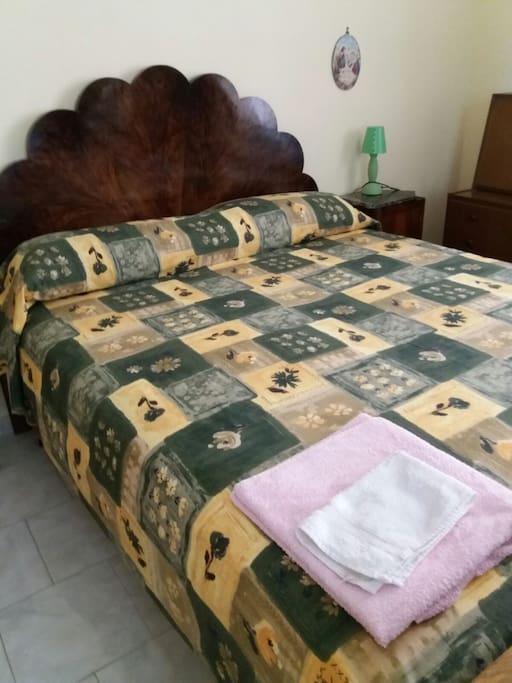 Fresh bed linens and towels provided