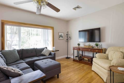 Cheerful 3-Bedroom Home (Newly Renovated!)