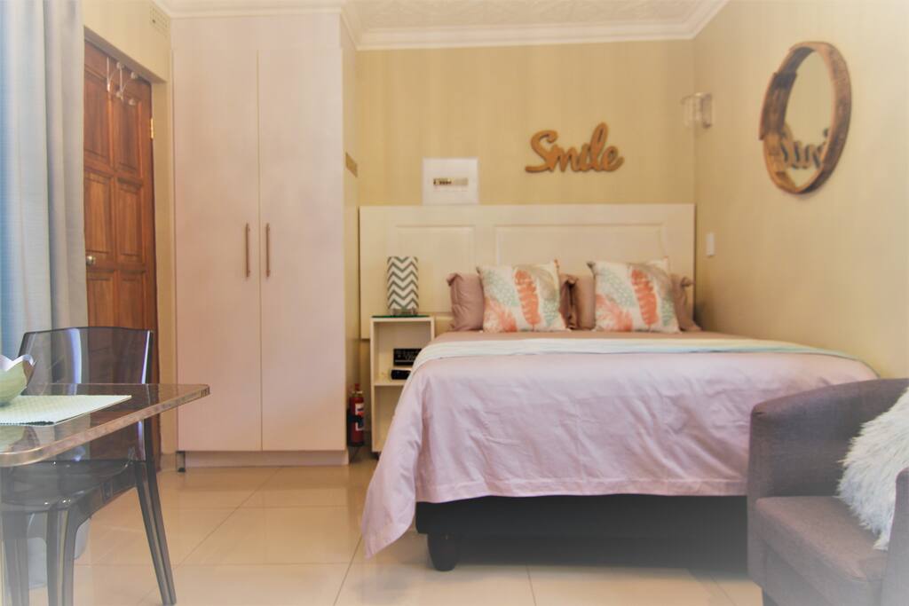 Queen size bed.