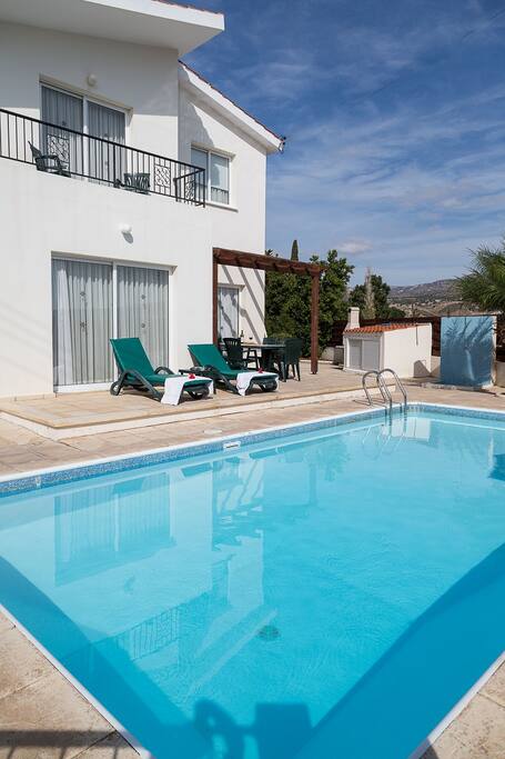 Overflow Swimming Pool