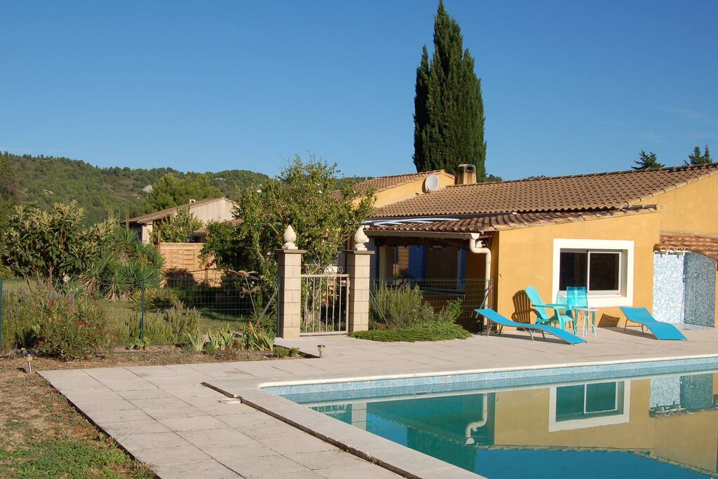 Accès piscine clôturé