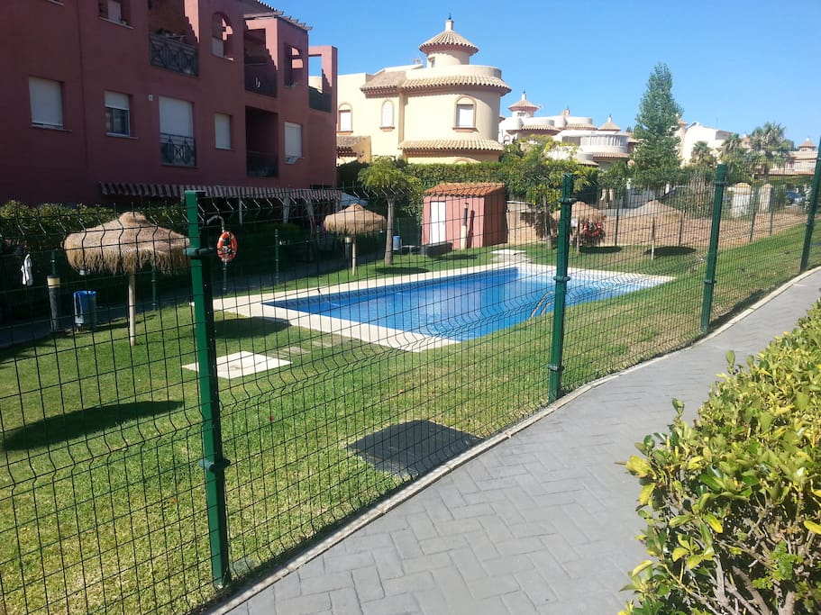 Piscina comunitaria. La piscina funciona de Junio a Septiembre