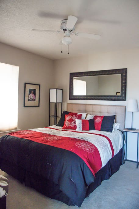 Comfy queen bed with reading lights on either side