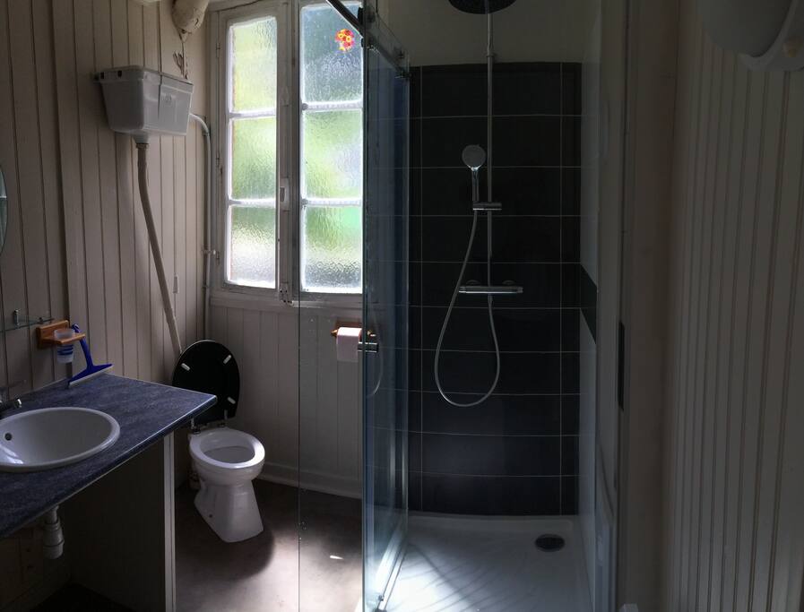 une salle de bain rénovée récemment