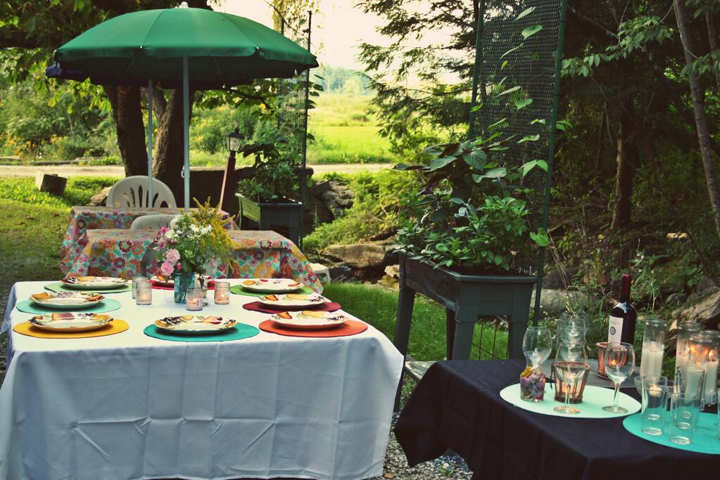 Outdoor dining in season