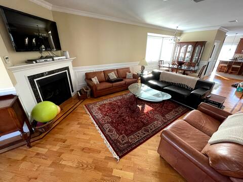 Spacious Duplex in Palisades Park