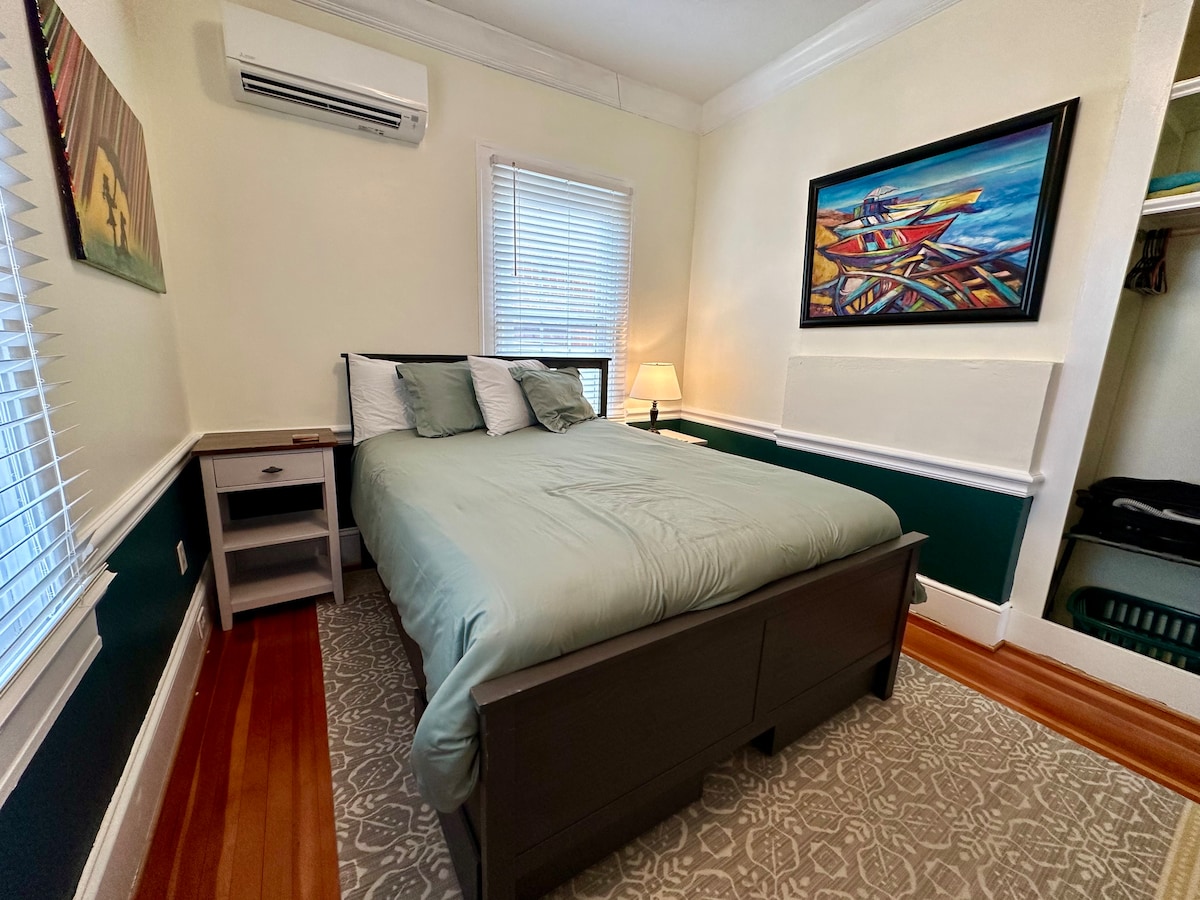 Krevat dopio "queen" në pjesën e sipërme të jastëkut Kingsdown