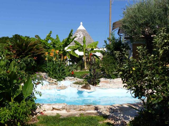 Trullo with pool and barbecue in Cisternino