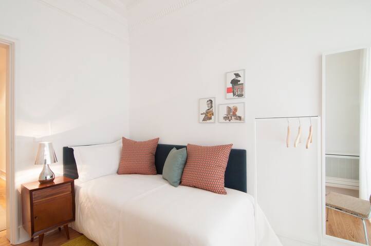 Flattered to be in Lisboa, 4 Bedroom Apartment gallery image 3