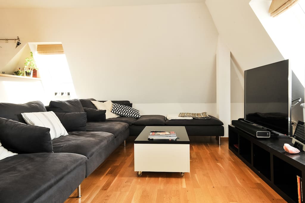 Living and dining area with up-to-date consumer electronics and access to terrace - shared space