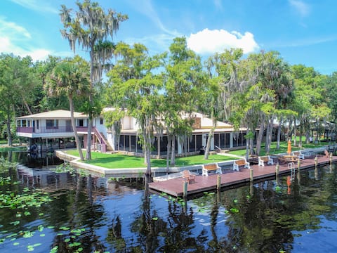RIVERBEND LODGE
Bring your boat, Fish off dock