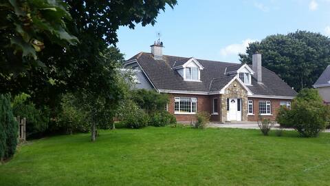 Large 5 bed (sleeps 14) in a village near coast