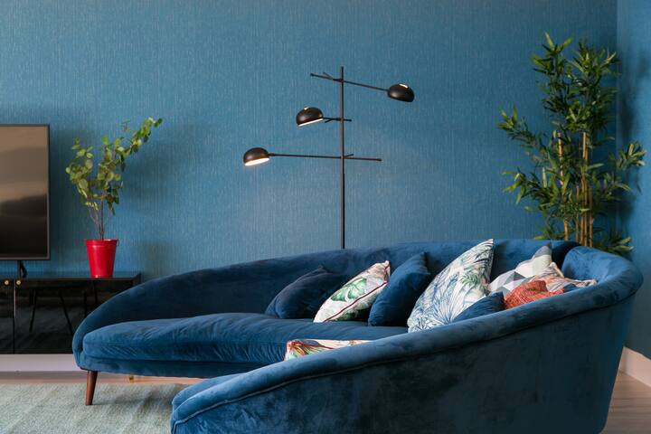 Luxury 4 bedr Flat w/ PANORAMIC Views & Pool!! gallery image 5