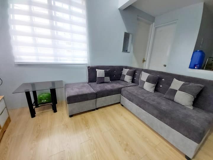 J&z Residence 
Entire 2-bedroom Home In Pavia - Oton