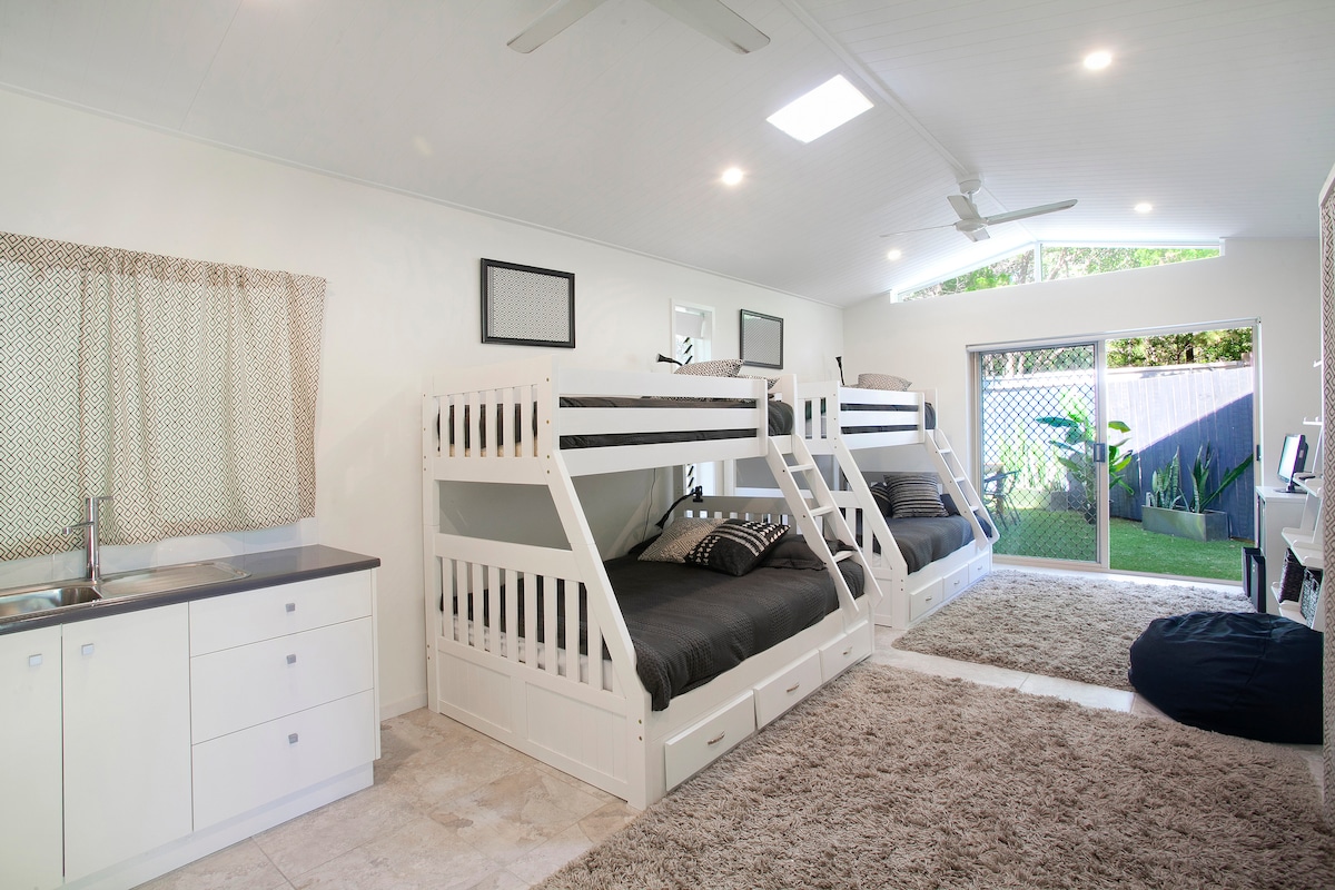 Garsónka s poschodovou izbou 