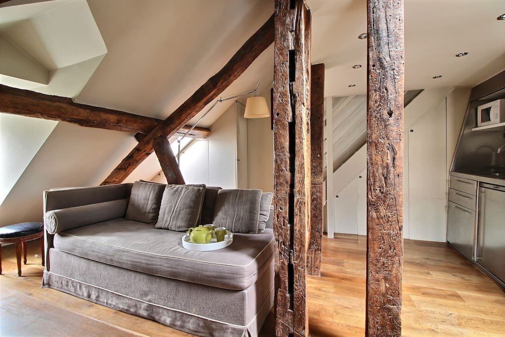 Living room with dining area, table for 6 person, TV and two single sofa beds