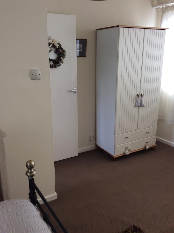 Gardërobë me dy dhoma gjumi