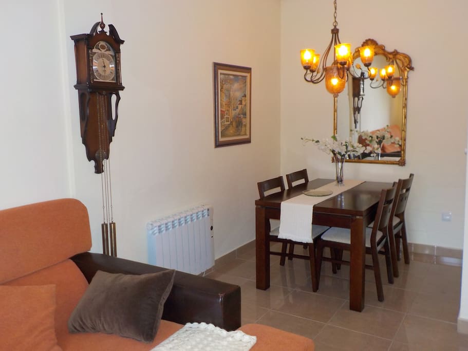Dinning room with very confortable table and chairs.