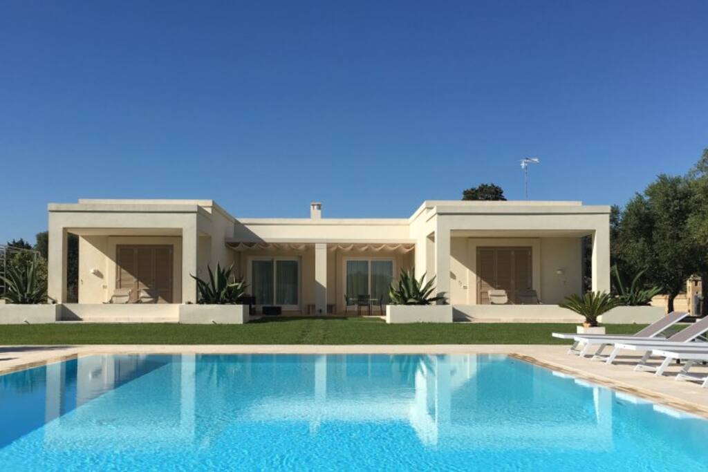 Intera proprietà con piscina
