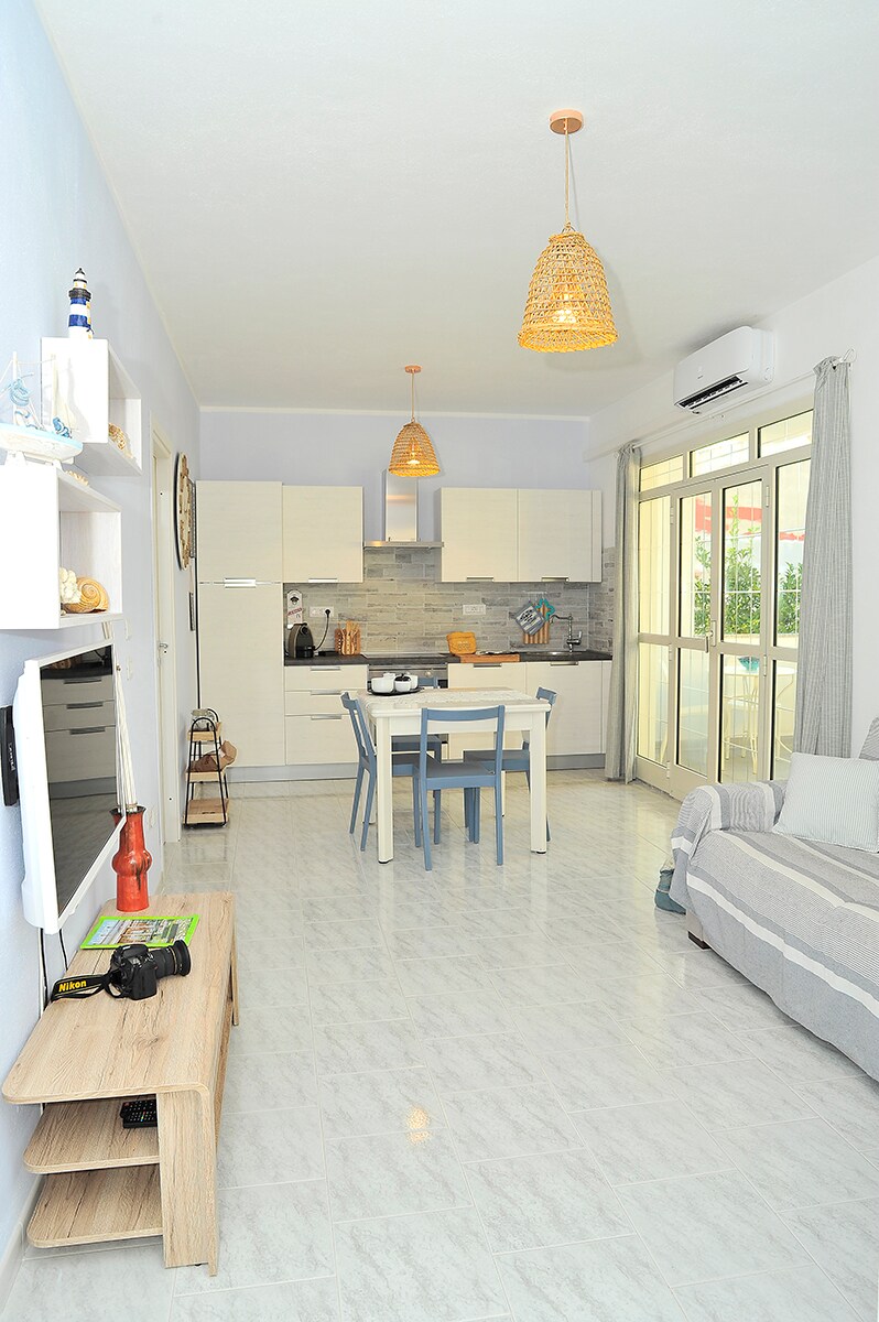 (IT) Sebule kubwa - (EN) Sebule kubwa