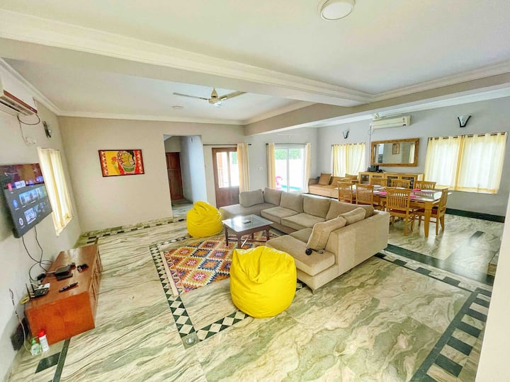 Living room image 3