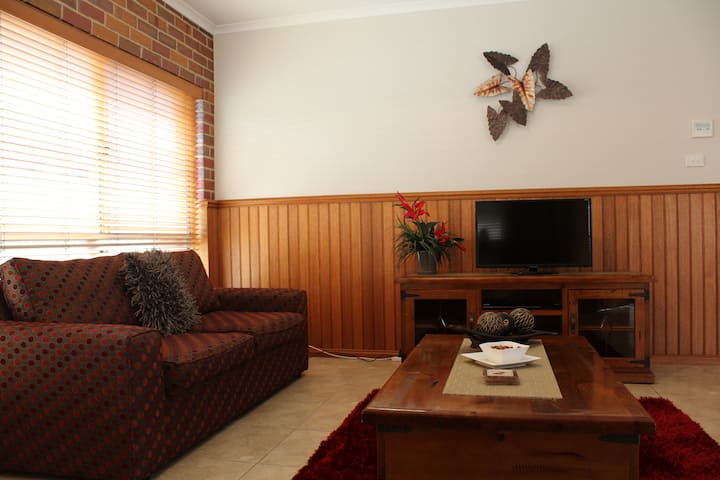 Jana Manor 2 Townhouse Swan Hill - Swan Hill