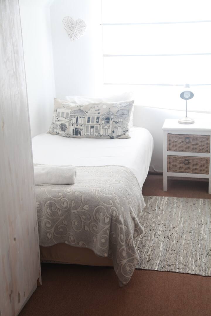 Dormitorio en la planta superior con aire acondicionado 