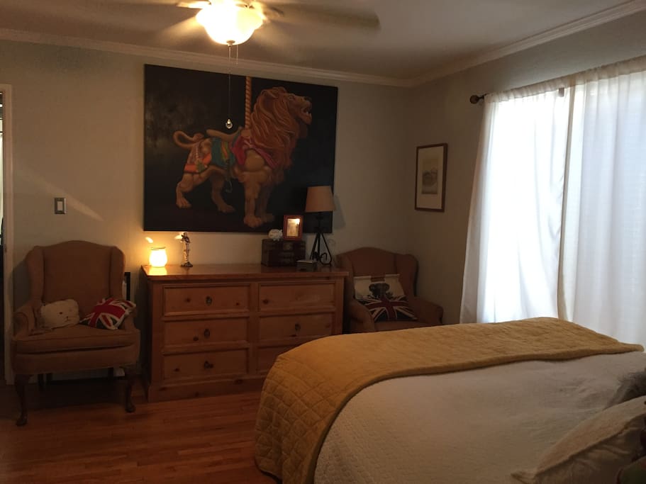 Queen size bedroom