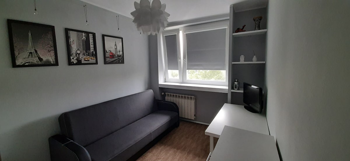 مدخل الغرفة/ الغرفة بإطلالة أولى