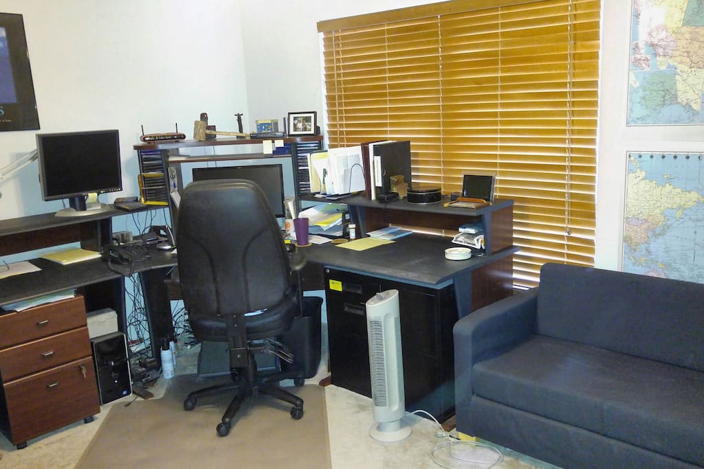 2nd Room/Office with Futon-PC available for guest use