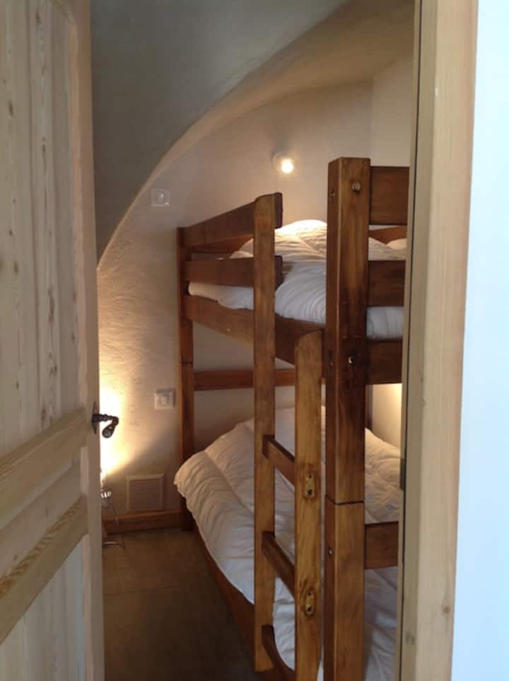 חדר קומותיים