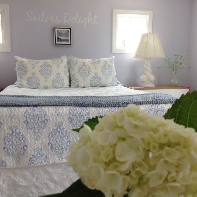 Queen bedroom