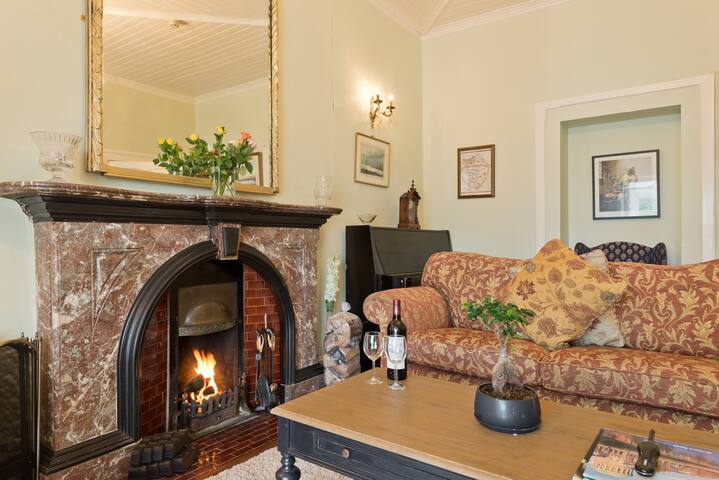 Beautiful House in Blackrock gallery image 3