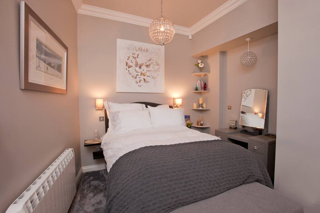 Bedroom with luxury furnishings.