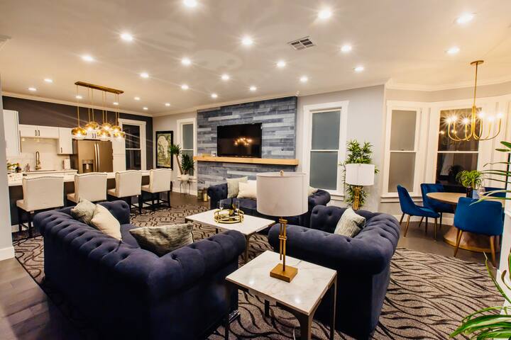 STUNNING MANSION THE BEST LOCATION & AMENITIES gallery image 4