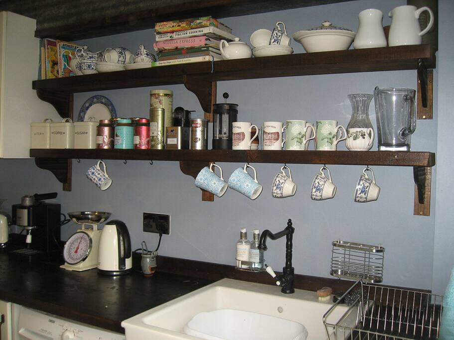 Well appointed fitted kitchen with washing machine and dishwsher, fridge/freezer