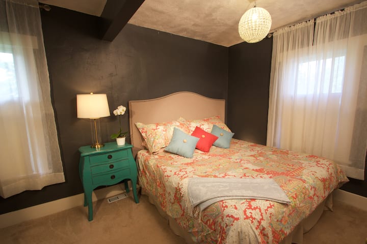 Dormitorio tamaño king en el piso principal