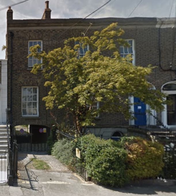 The exterior of 14 Heytesbury Street