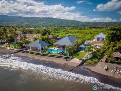 5* Lovina Beachfront Villa 20P, for big groups!